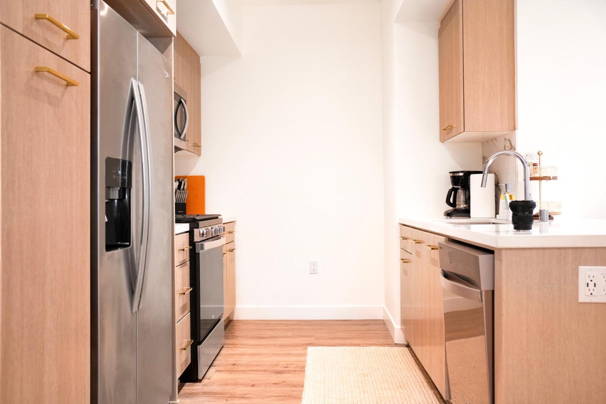 Ocean Breeze 2 Bed With Free Parking In Santa Monica Apartment *