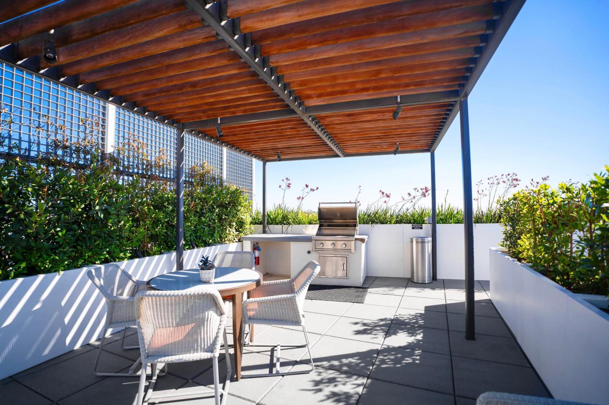Ocean Breeze 2 Bed With Free Parking In Santa Monica Los Angeles