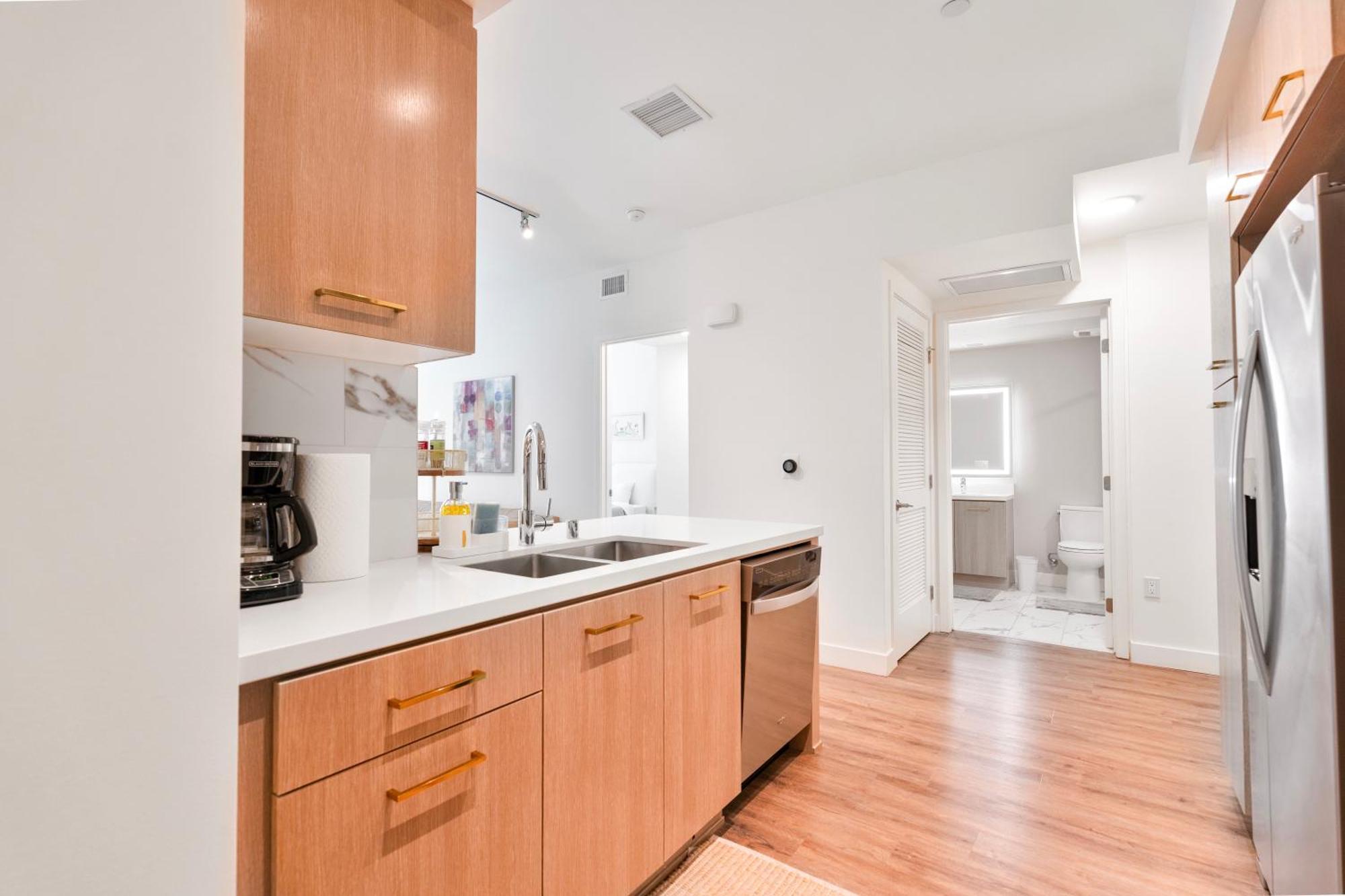 Ocean Breeze 2 Bed With Free Parking In Santa Monica * Los Angeles