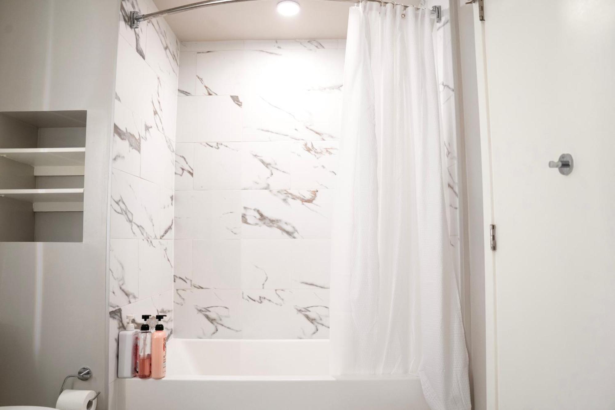 Ocean Breeze 2 Bed With Free Parking In Santa Monica Apartment