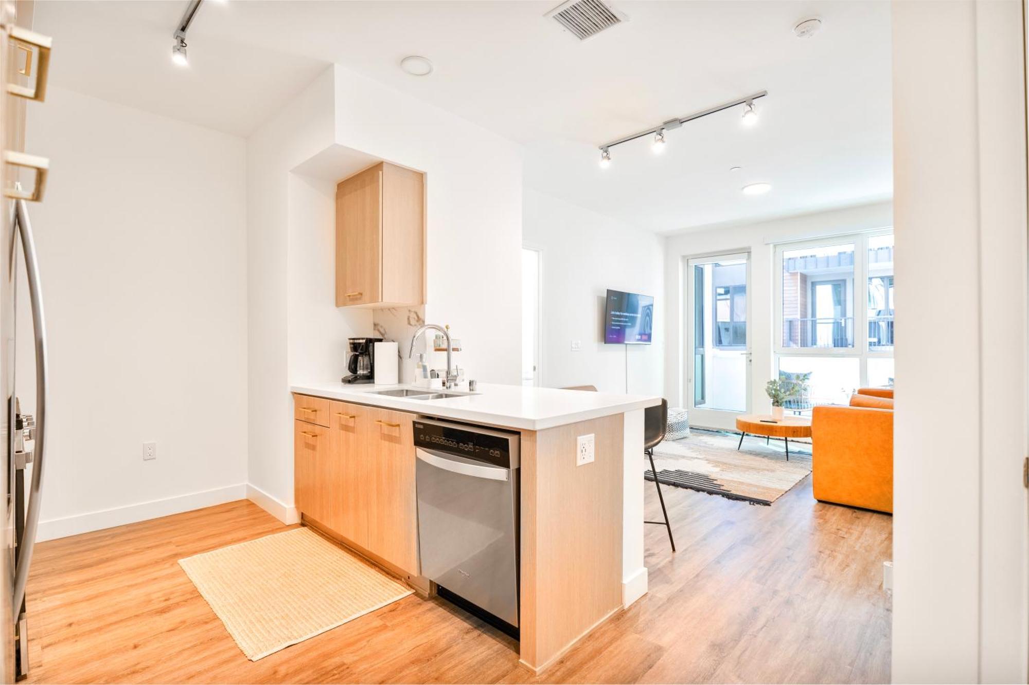 Ocean Breeze 2 Bed With Free Parking In Santa Monica Apartment *