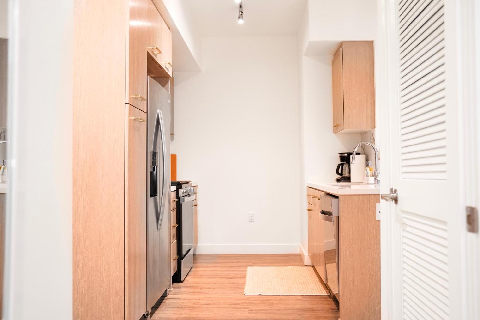 Apartment Ocean Breeze 2 Bed With Free Parking In Santa Monica *