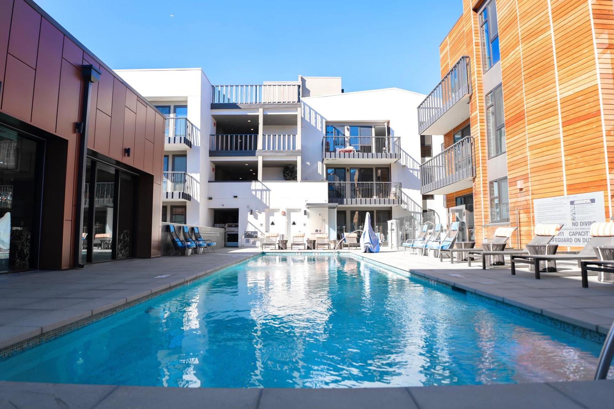 Apartment Ocean Breeze 2 Bed With Free Parking In Santa Monica Los Angeles