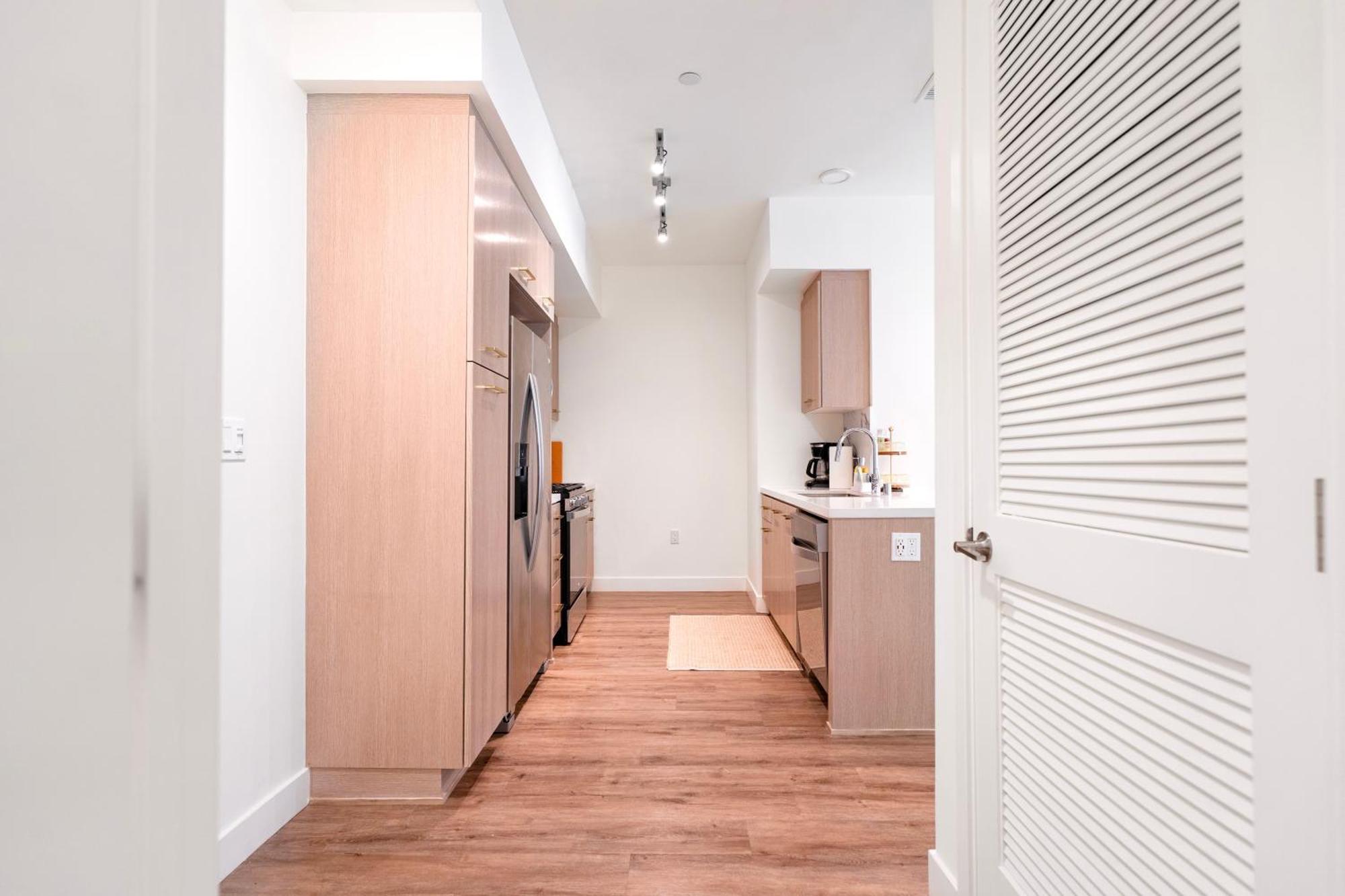 Ocean Breeze 2 Bed With Free Parking In Santa Monica *